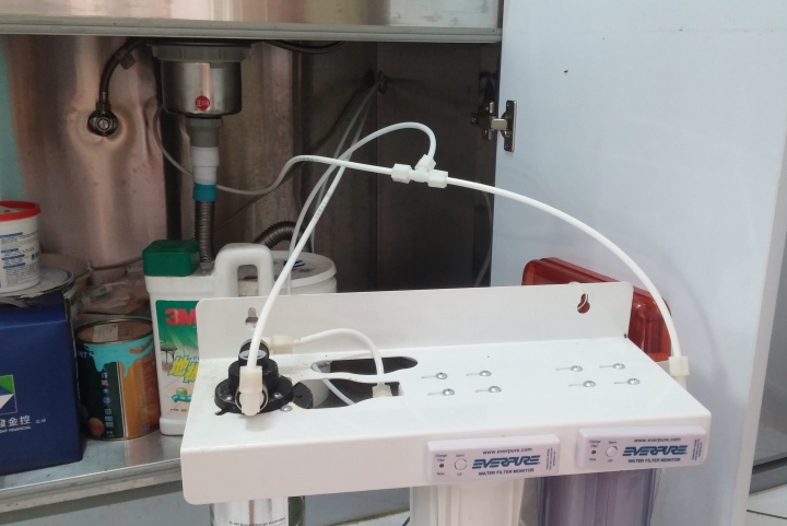 [更新]飲水機亂裝害寶寶喝了7個月自來水 要求換新機不知是否合理