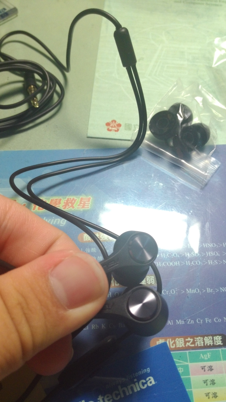 錯覺嗎？ ZenFone 2 laser 的耳機像小米？