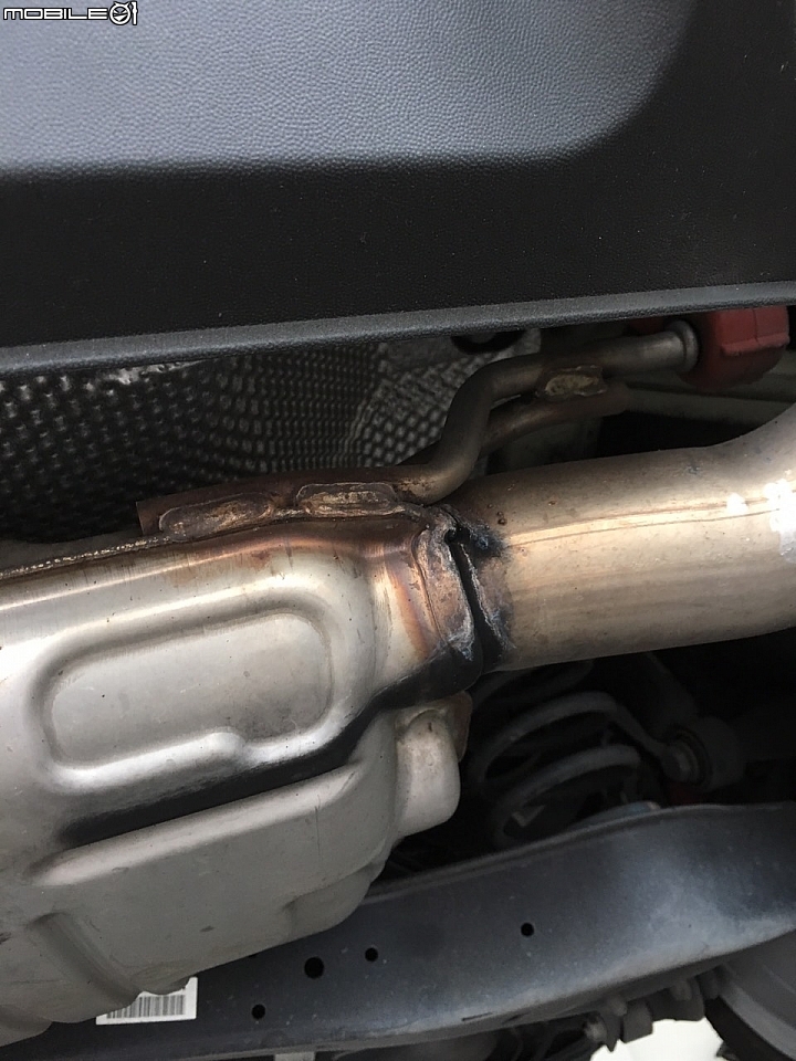 排氣管有漏洞