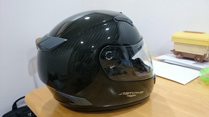 分享：ASTONE GTR 超輕量碳纖維全罩安全帽