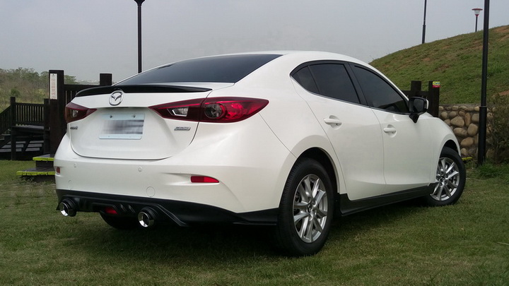 Mazda3 尊榮白 開箱!