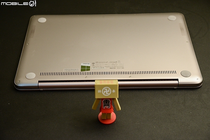 [開箱]剛過門就陪我征戰東京的Zenbook UX305LA i7版蜜粉金~