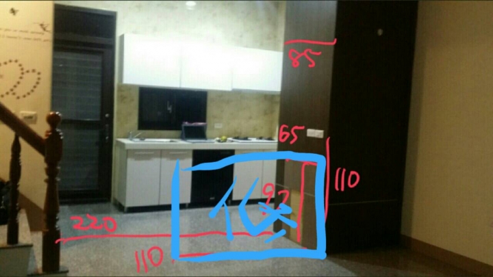 新買房，請教樓梯下及餐廳空間規劃問題