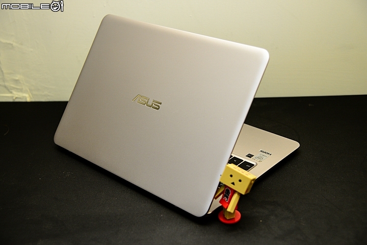 [開箱]剛過門就陪我征戰東京的Zenbook UX305LA i7版蜜粉金~