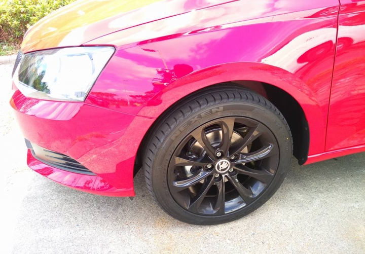 [開箱] 2015 Fabia 1.6 MPI 鬥牛紅＋全景天窗