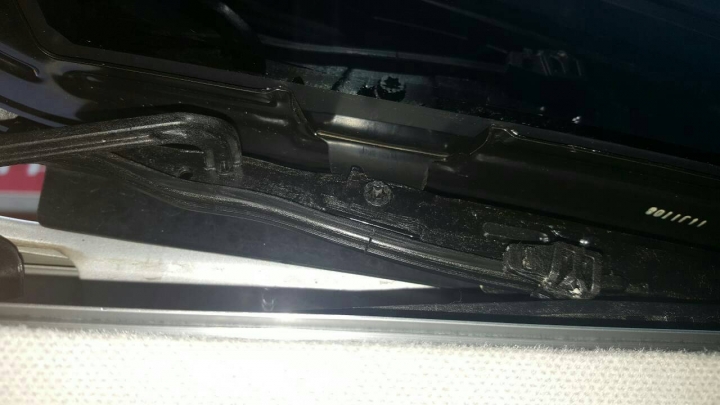 ELANTRA 天窗出廠瑕疵? 12年~EX版(英倫 極光 黑潮未知)