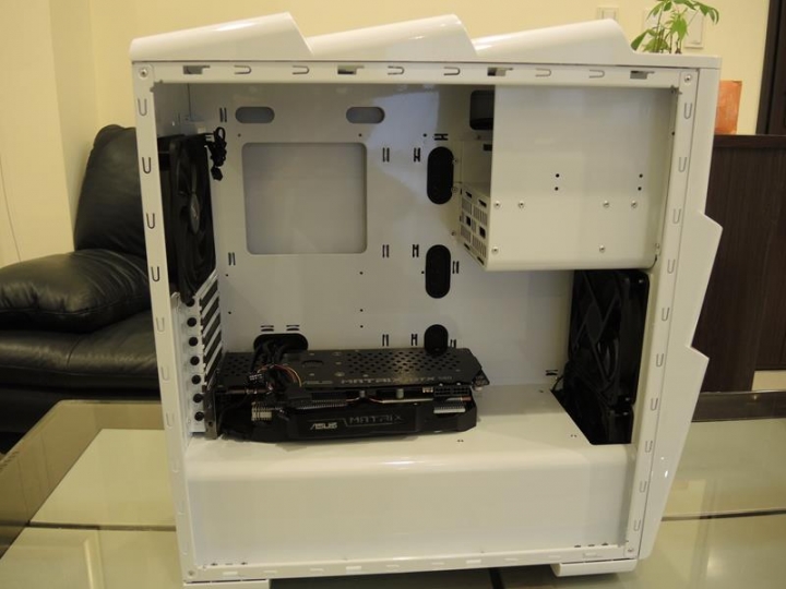 台灣好物推一下-- 高烤game pc大機箱(高級烤漆)HBT---Turbine700, 不專業開箱文.