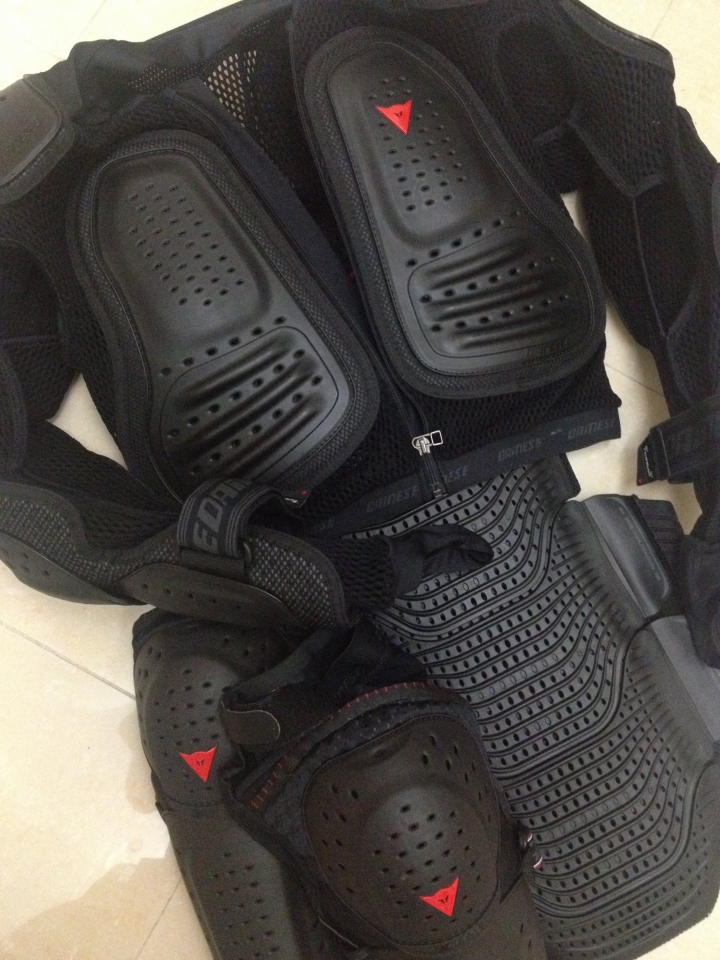 Dainese 戰甲開箱