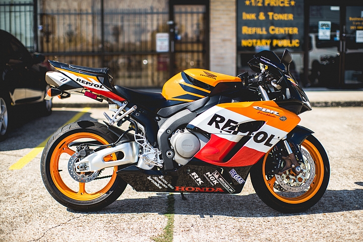 [已購入並補上照片]即將購入二手CBR1000rr，請車友幫忙在三台中做出選擇。