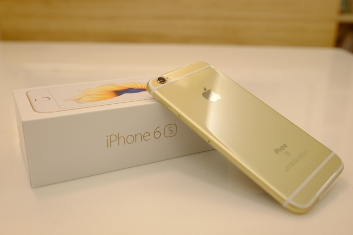 IPHONE5關箱 以及 IPHONE6S開箱