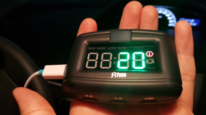 【開箱】迷你!精準!高CP值!FLYone RM-H1測速抬頭顯示器