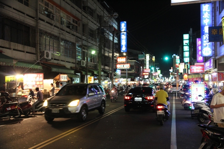 夜 騎 美 夢 成 真 的 員 林 市