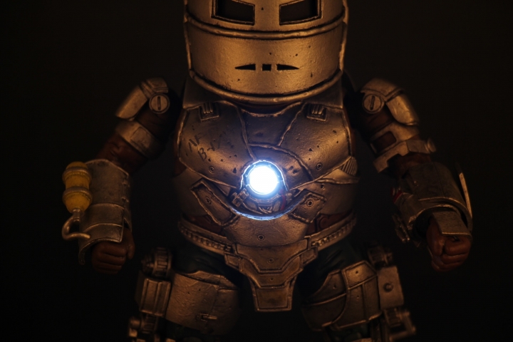 【開箱】細節很棒的EAA 鋼鐵人馬克一分享（圖多）