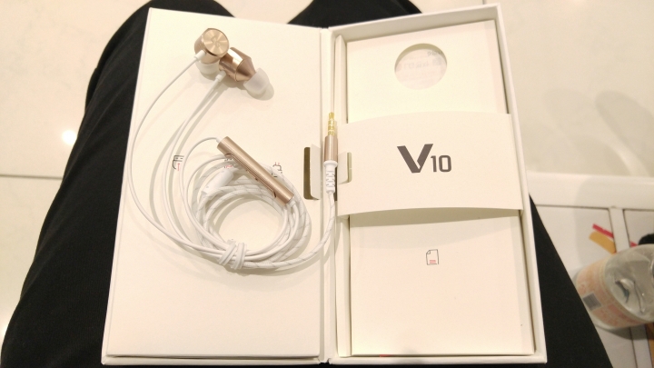 終於買到LG V10手機了