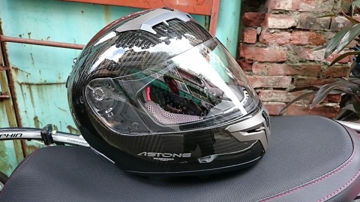 分享：ASTONE GTR 超輕量碳纖維全罩安全帽