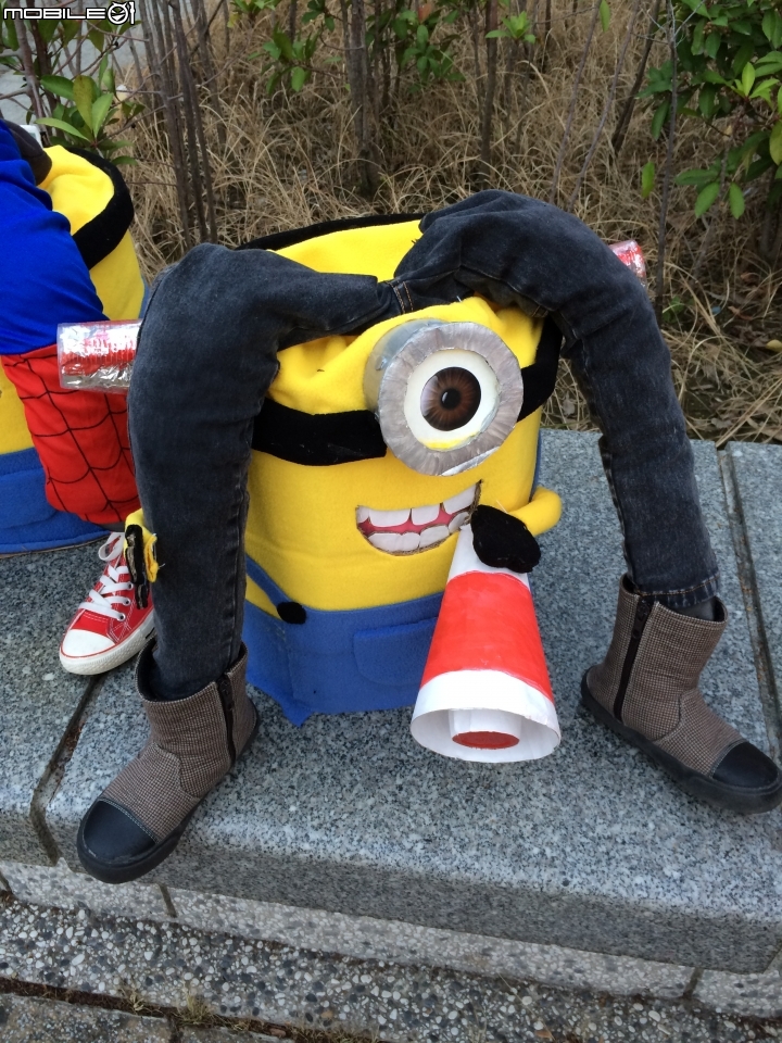 不給糖就搗蛋!我也要當神偷奶媽(?) 之老背少進階版Minion 小小兵扛起我吧!!