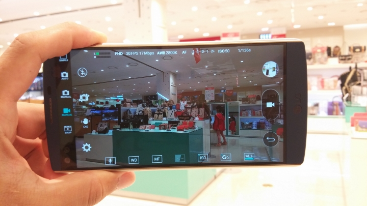 終於買到LG V10手機了