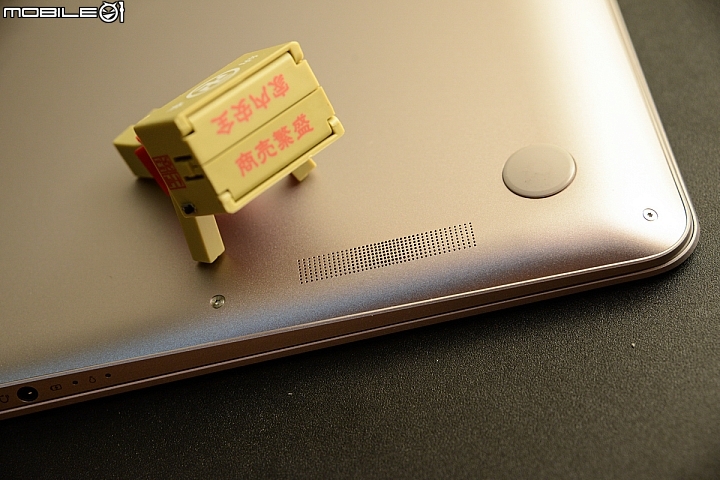 [開箱]剛過門就陪我征戰東京的Zenbook UX305LA i7版蜜粉金~