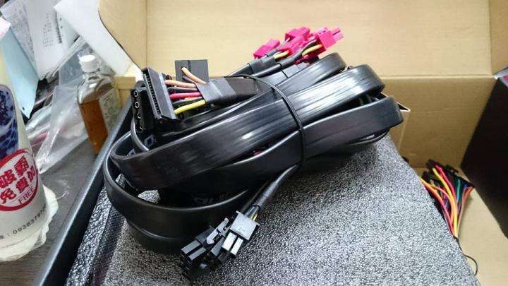 [開箱] 偉訓 COUGAR CMX 1000W 半模組 電源供應器