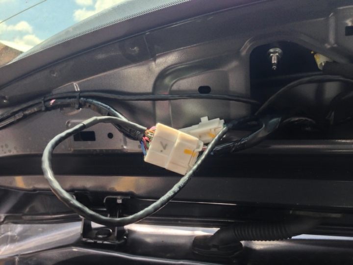 new mazda 3 倒車影像 diy,有大大成功過嗎？