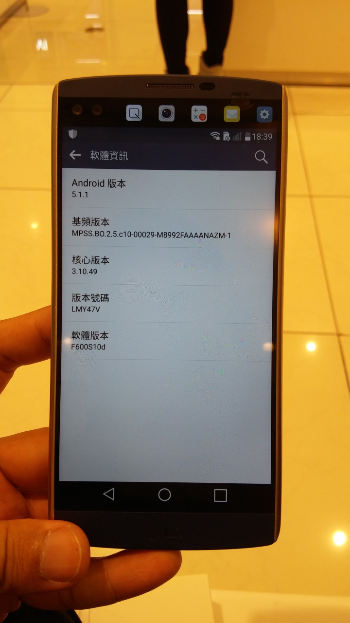 終於買到LG V10手機了