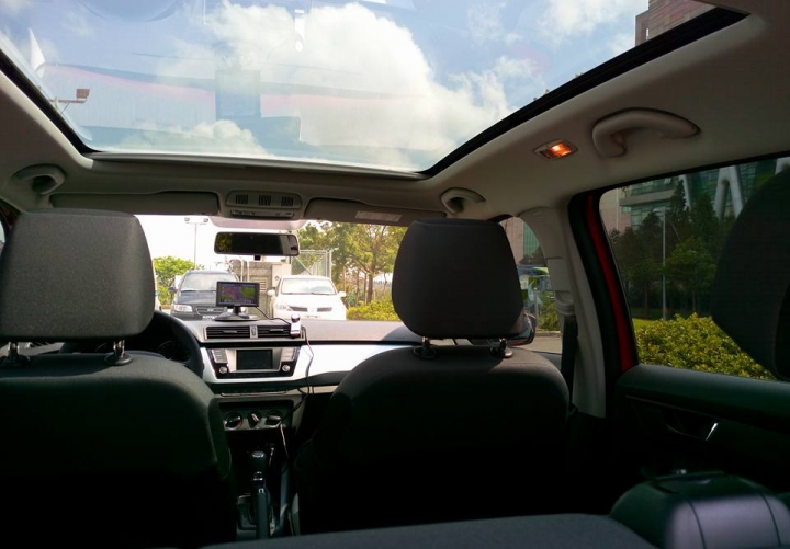 [開箱] 2015 Fabia 1.6 MPI 鬥牛紅＋全景天窗
