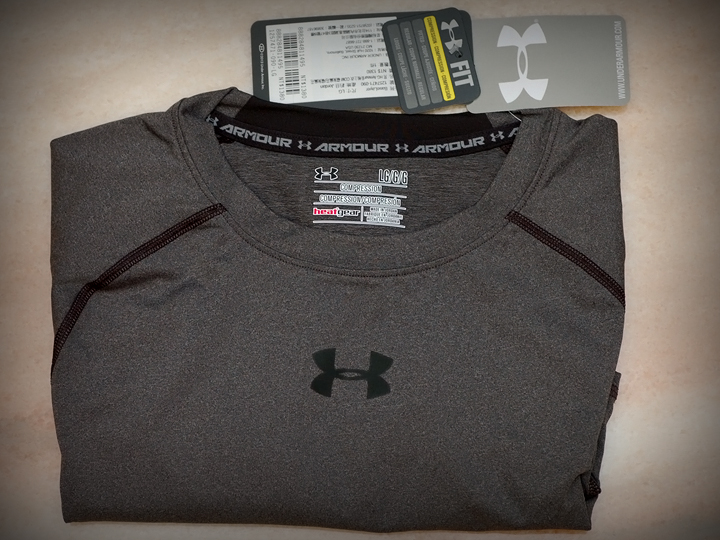 一個中年男子試用《UNDER ARMOUR 功能內著衣》的心得感想與開箱文