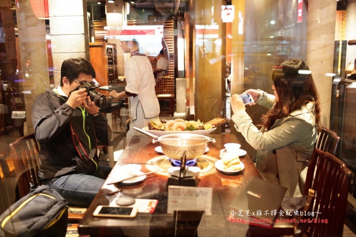 【台北美食】鼎王麻辣鍋-光復店 單點精緻麻辣鍋 酸菜白肉鍋 帝王蟹拼盤新登場