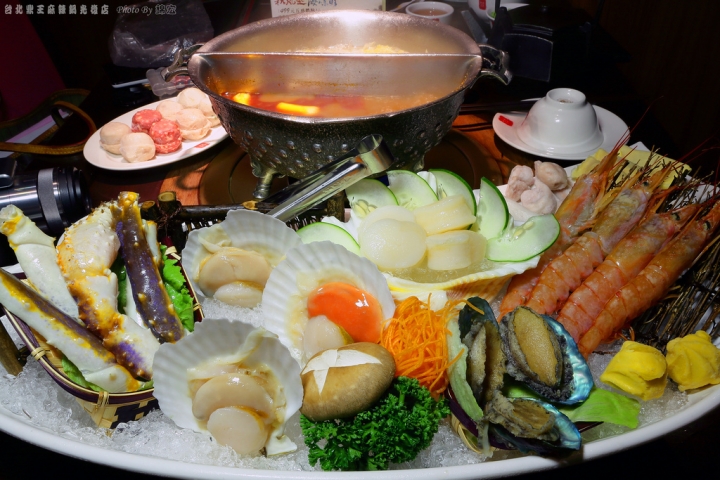 【台北美食】鼎王麻辣鍋-光復店 單點精緻麻辣鍋 酸菜白肉鍋 帝王蟹拼盤新登場