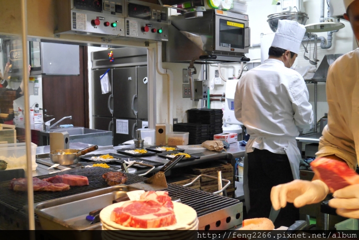 (海濱幕張 牛排) 大推! いきなり！ステーキIkinari Steak 站著吃牛排!