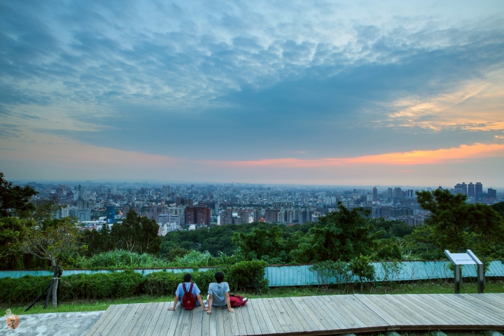 [桃園]桃園看夜景景點懶人包,再附帶幾間景觀餐廳--大古山、乳姑山、虎頭山  by蛋拔