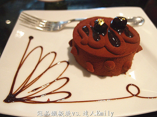 【台中美食】:台中長榮冠品鐵板燒,海陸大餐,龍蝦+生蠔+老饕牛排,味覺的極致饗宴!