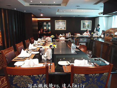 【台中美食】:台中長榮冠品鐵板燒,海陸大餐,龍蝦+生蠔+老饕牛排,味覺的極致饗宴!