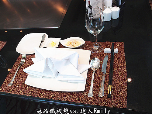 【台中美食】:台中長榮冠品鐵板燒,海陸大餐,龍蝦+生蠔+老饕牛排,味覺的極致饗宴!