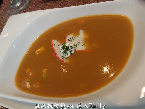 【台中美食】:台中長榮冠品鐵板燒,海陸大餐,龍蝦+生蠔+老饕牛排,味覺的極致饗宴!