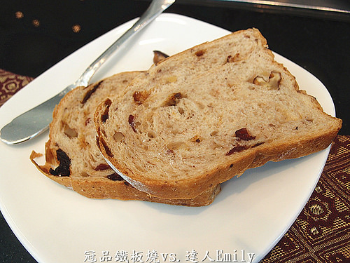 【台中美食】:台中長榮冠品鐵板燒,海陸大餐,龍蝦+生蠔+老饕牛排,味覺的極致饗宴!