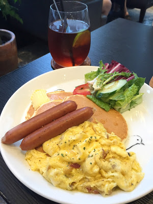 [UZNA OMOM杏桃鬆餅屋(阪急店]週末早晨 來頓美味免訂位的早餐吧！
