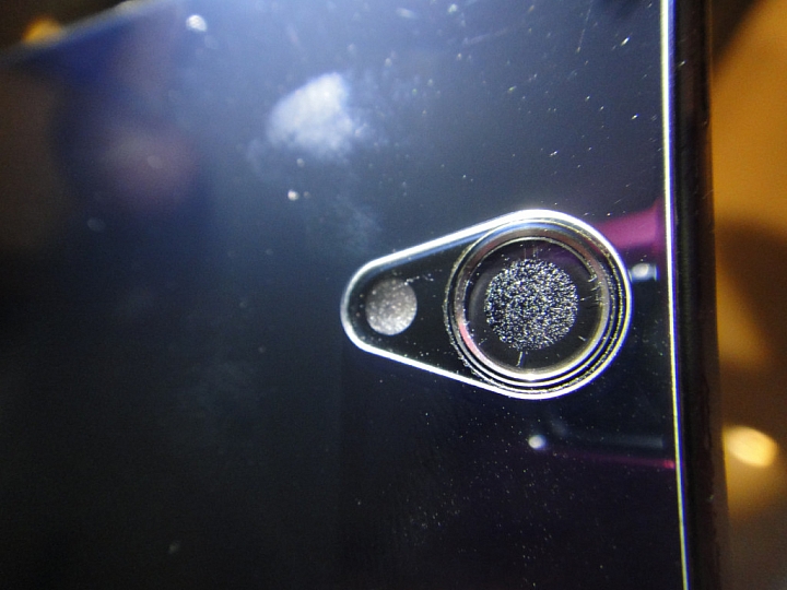 請問關於Sony Z 鏡頭上有無保護膜