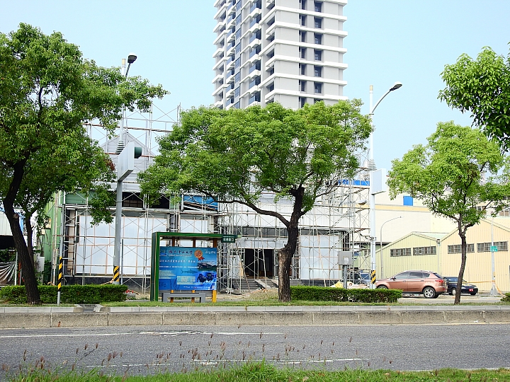 搶先去看生活館新館，面積大上許多，希望高雄地區服務品質會更好。