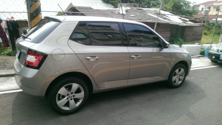 2015 SKODA NEW FABIA 1.2 TSI 卡布奇諾米 微開箱