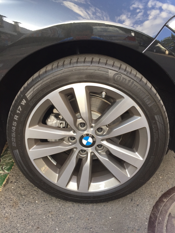 黑色 BMW 120i 開箱文