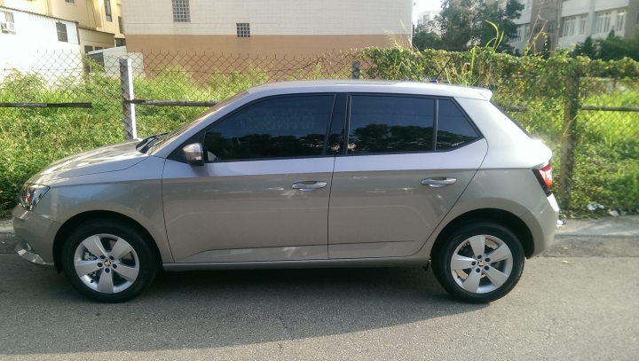 2015 SKODA NEW FABIA 1.2 TSI 卡布奇諾米 微開箱