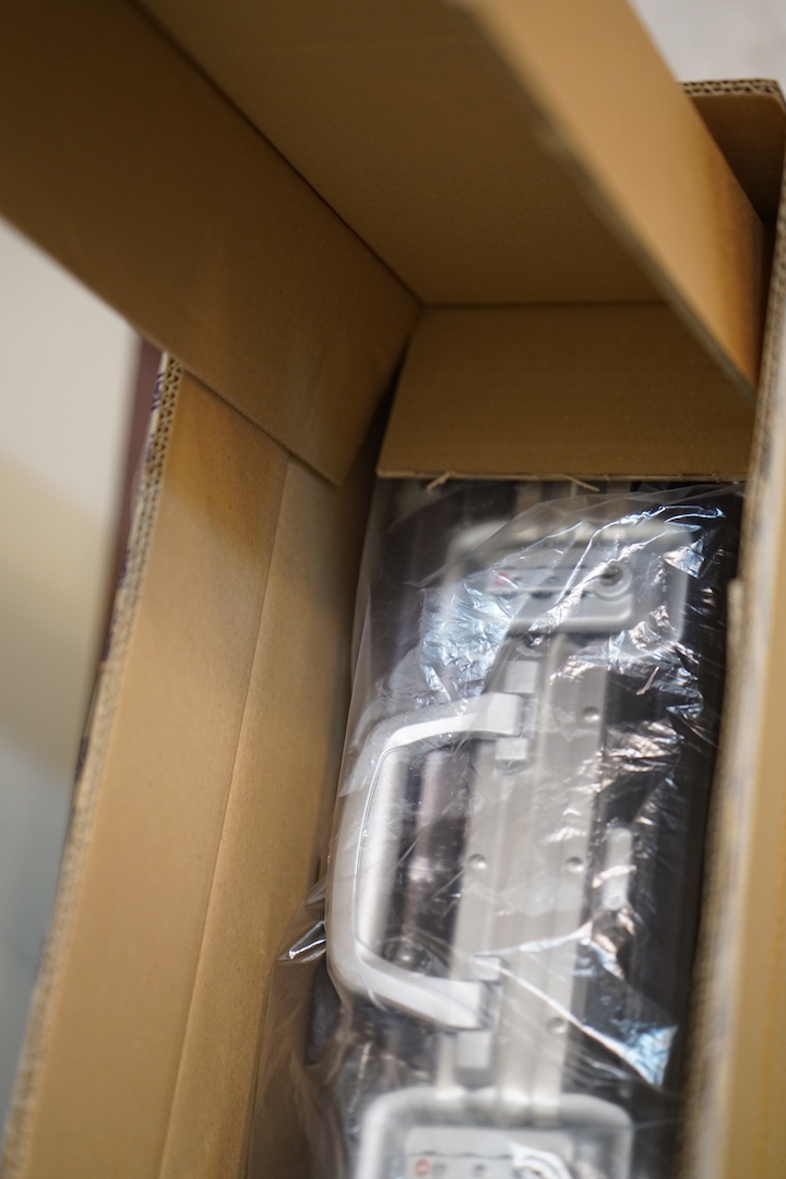 [開箱] RIMOWA 紀念在台10週年 20吋鋁美合金限量款登機箱