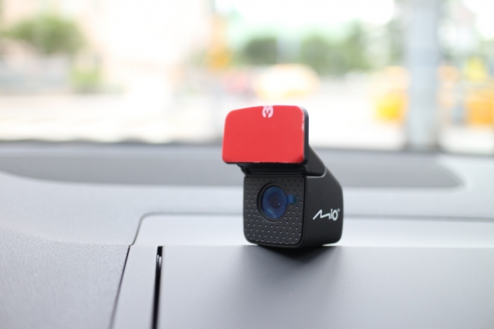 開箱分享: MIO 688D前後雙鏡頭SONY感光元件行車紀錄器