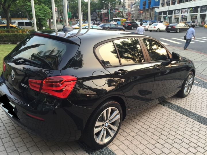 黑色 BMW 120i 開箱文