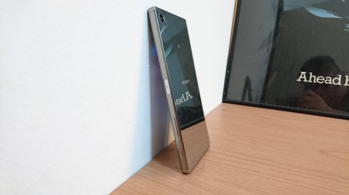 [魔鏡開箱] 我可以把家庭劇院一手掌握 Z5 Premium