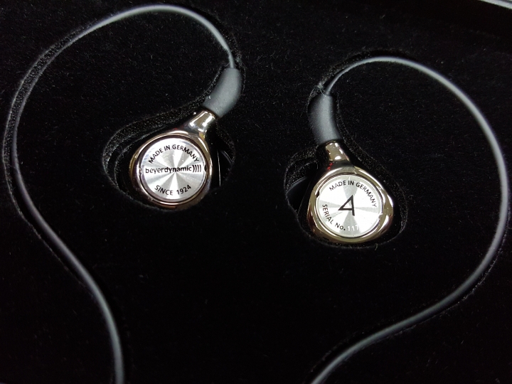 應該是01首開 Beyerdynamic x Astell&Kern 聯名款旗艦耳機T8iE開箱