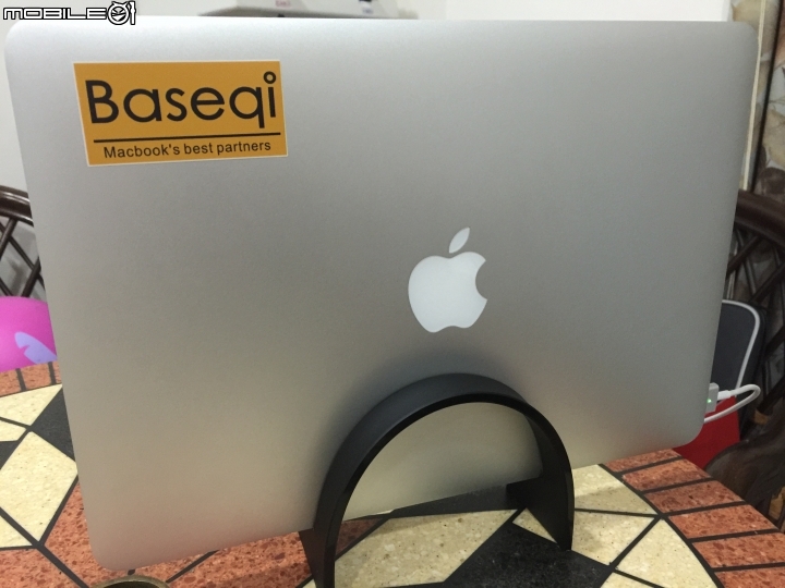[分享]Macbook直立架LTC ARK Standing Dock For Macbook  MBPR一秒變iMac