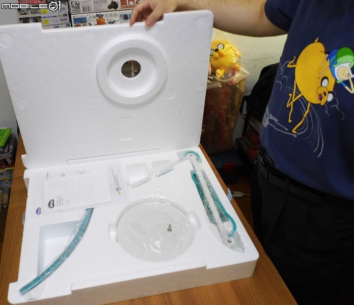 [開箱報告] 開心有BenQ WiT智慧調光護眼LED檯燈，在遊戲工作桌上陪伴我快樂做模型！