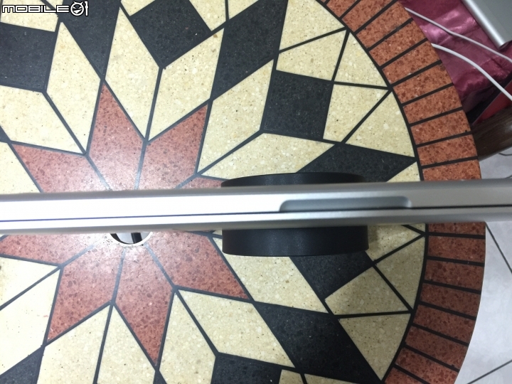 [分享]Macbook直立架LTC ARK Standing Dock For Macbook  MBPR一秒變iMac